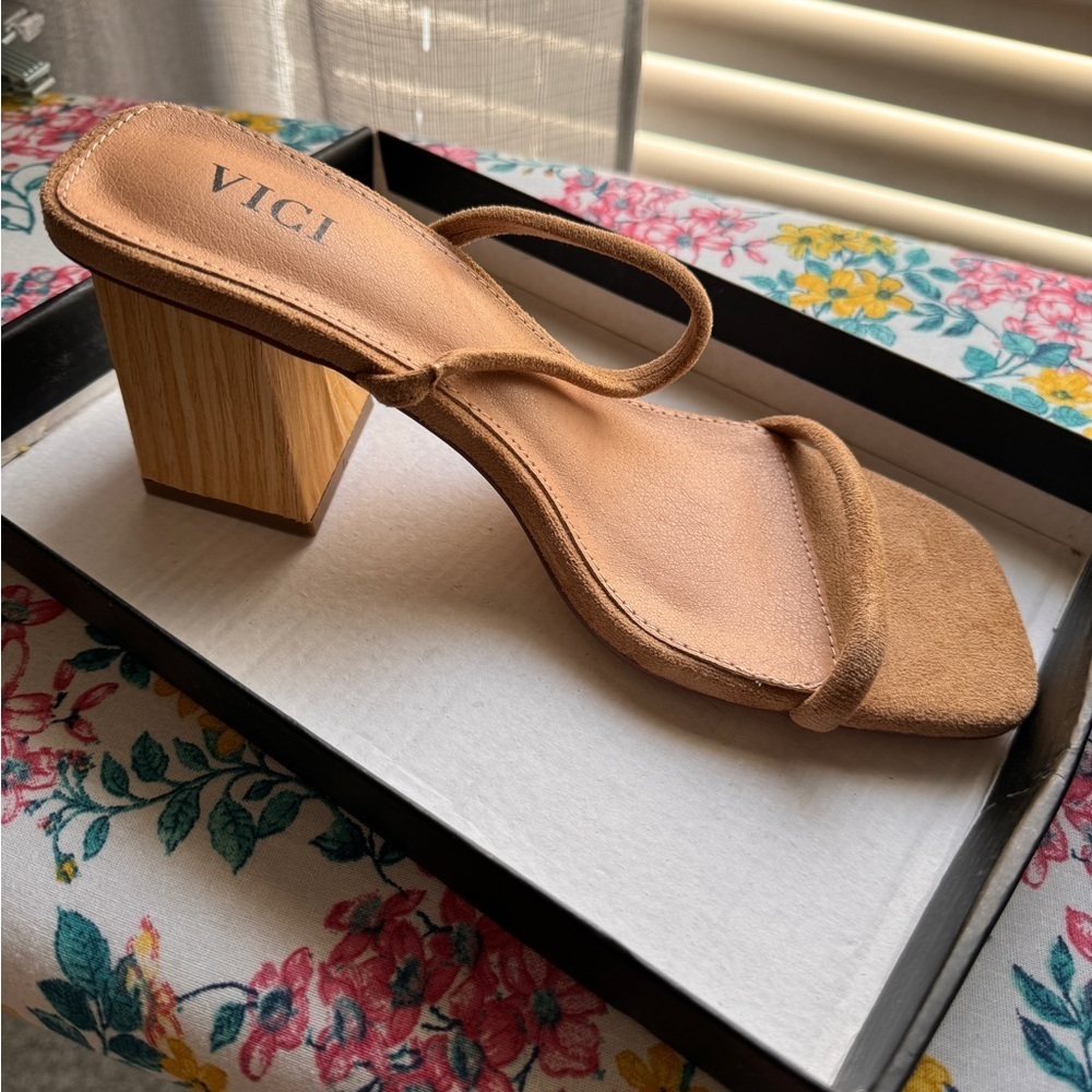 ⭐️Tori squared toed heeled sandal in Almond. Size 8.5